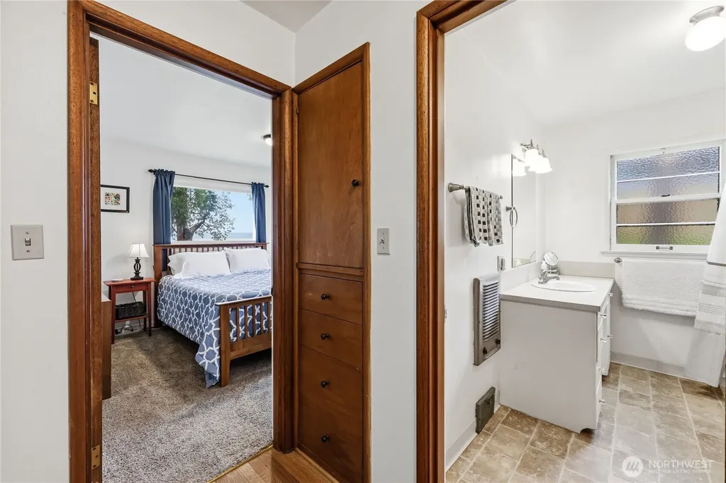 23932 Jefferson Point Road NE Kingston WA 98346