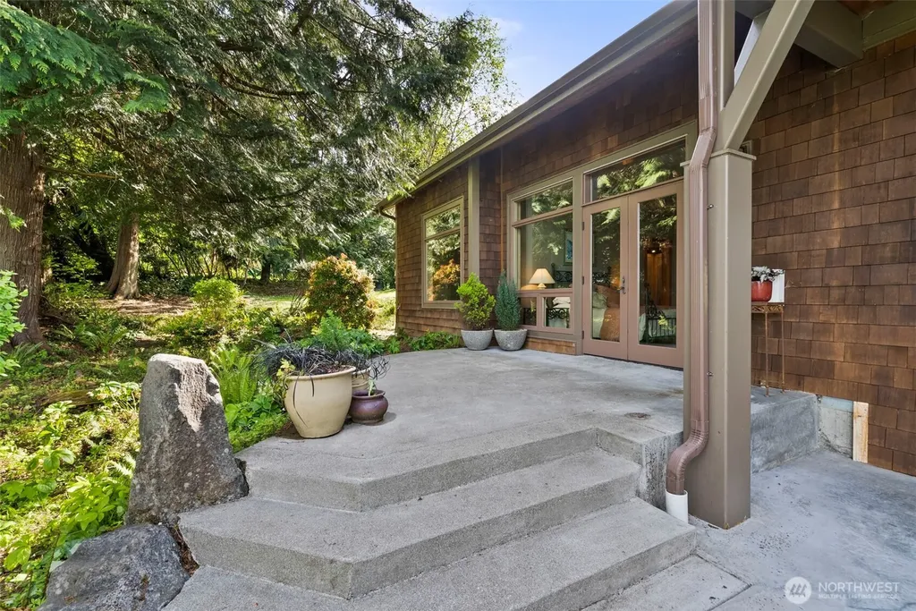4702 Luhr Road NE Olympia WA 98516