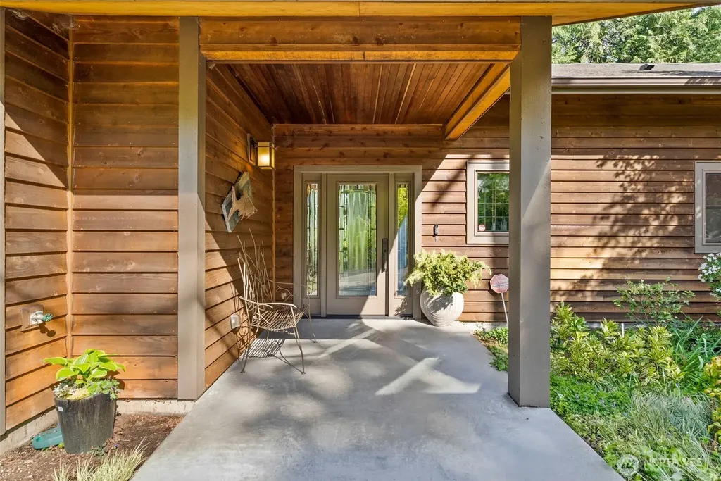 4702 Luhr Road NE Olympia WA 98516