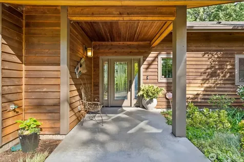 4702 Luhr Road NE Olympia WA 98516