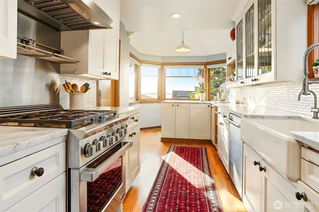 2301 Rosemont Place W Seattle WA 98199
