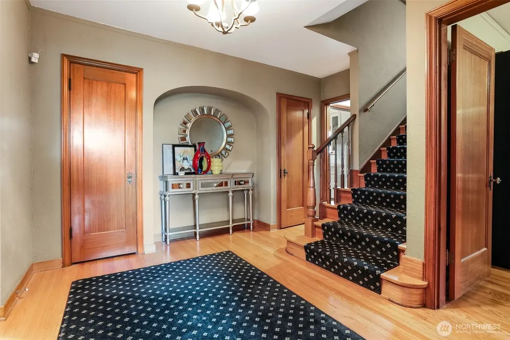 2301 Rosemont Place W Seattle WA 98199
