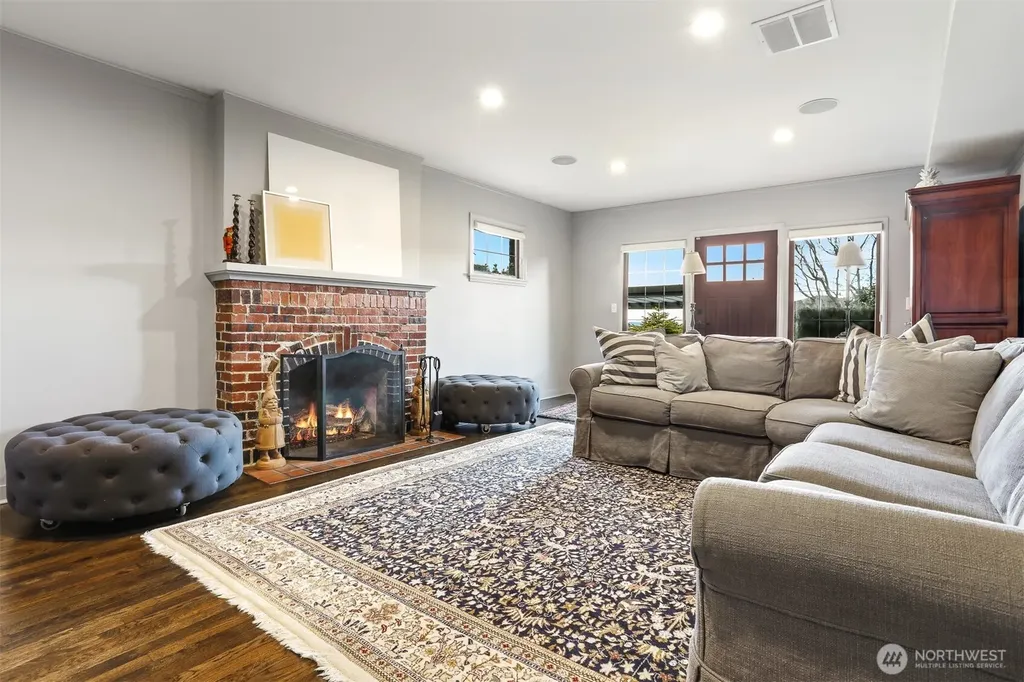 2301 Rosemont Place W Seattle WA 98199