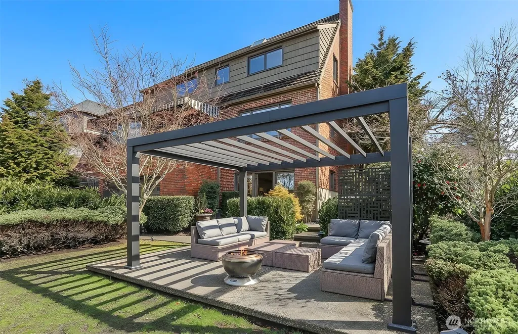 2301 Rosemont Place W Seattle WA 98199