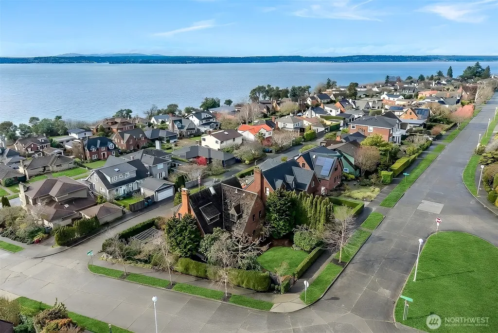 2301 Rosemont Place W Seattle WA 98199