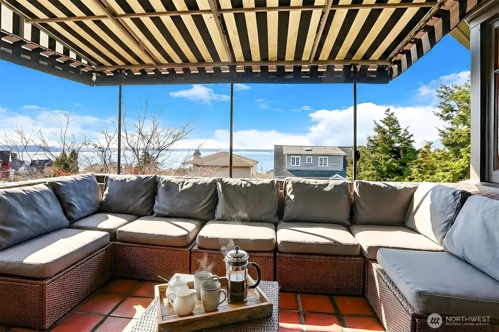 2301 Rosemont Place W Seattle WA 98199