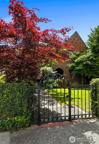2301 Rosemont Place W Seattle WA 98199