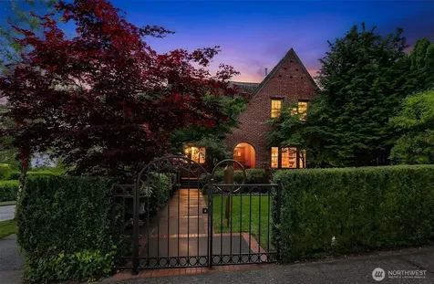 2301 Rosemont Place W Seattle WA 98199