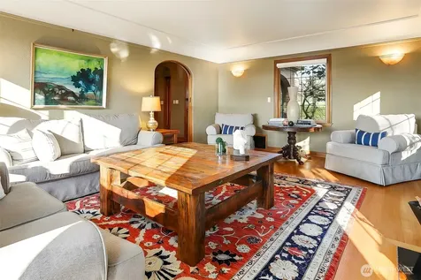 2301 Rosemont Place W Seattle WA 98199