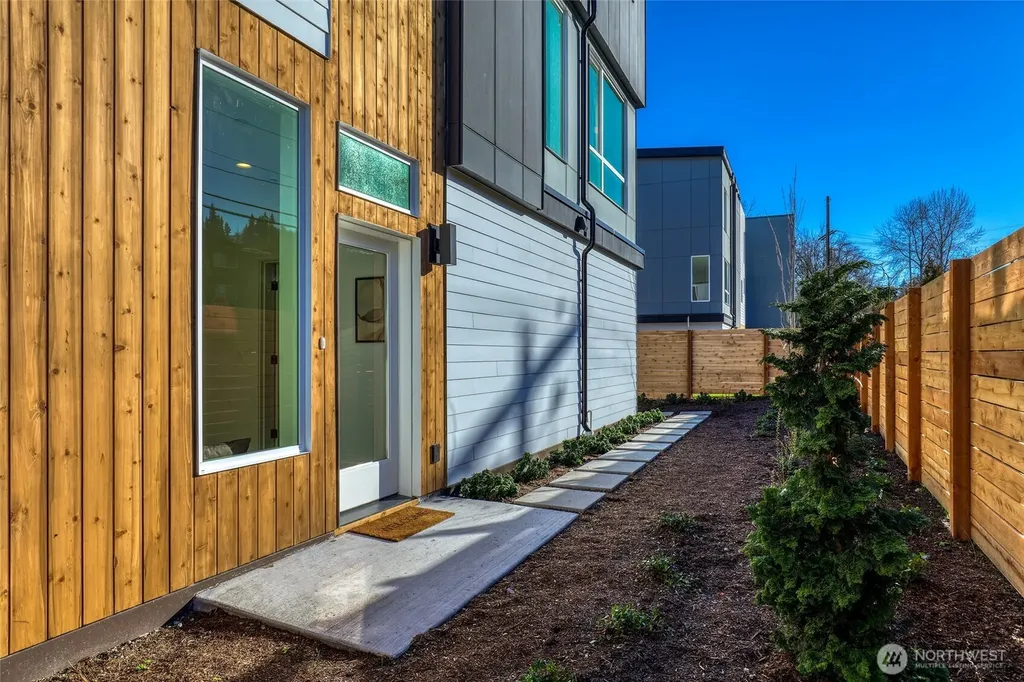 10618 E Riverside Drive Bothell WA 98011