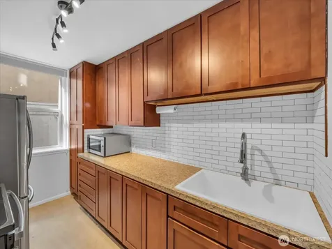 7 Harrison Street Seattle WA 98109