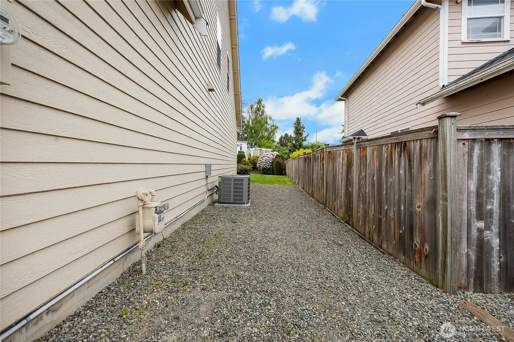 2113 12th Ave NW Puyallup WA 98371