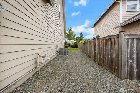 2113 12th Ave NW Puyallup WA 98371