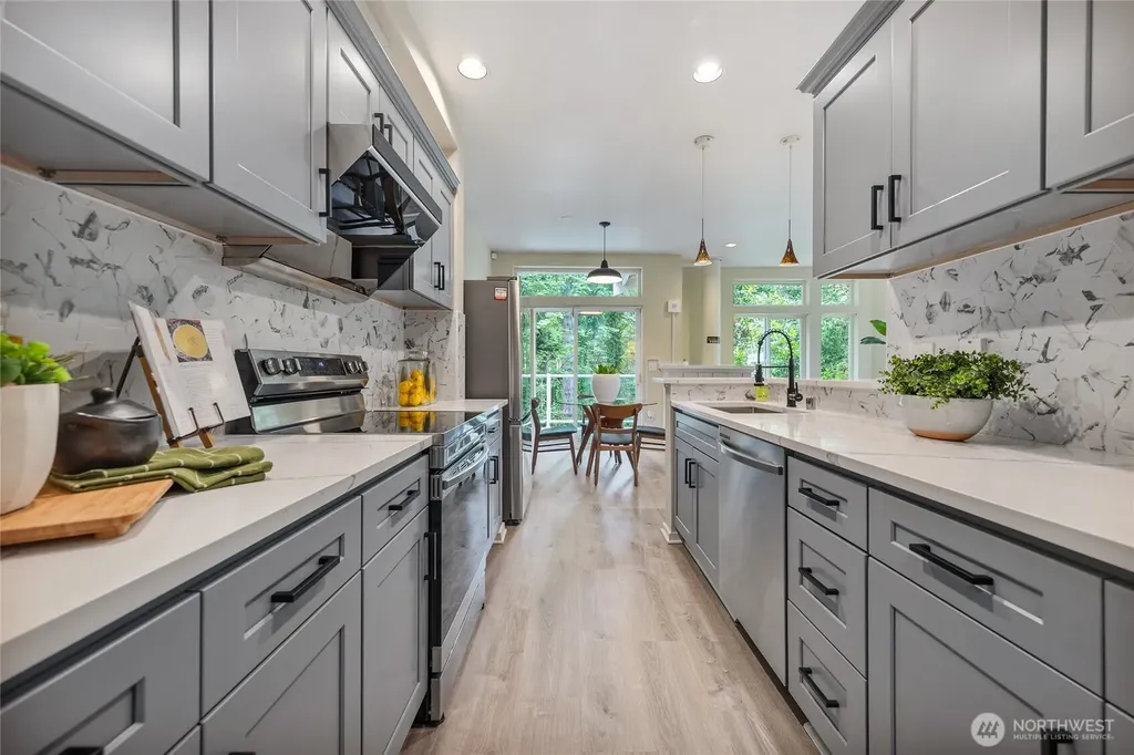 12541 NE 7th Place Bellevue WA 98005