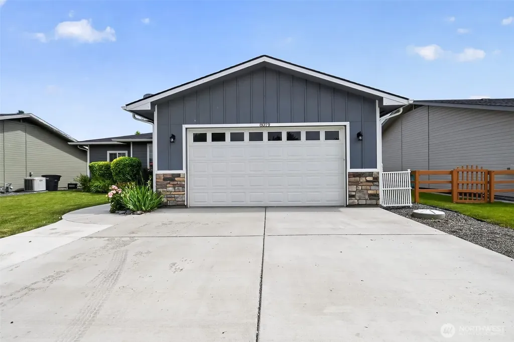 8019 Vialago Parkway Zillah WA 98953
