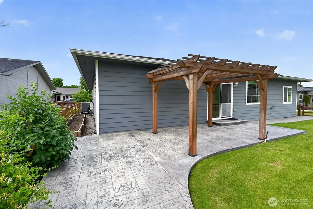 8019 Vialago Parkway Zillah WA 98953
