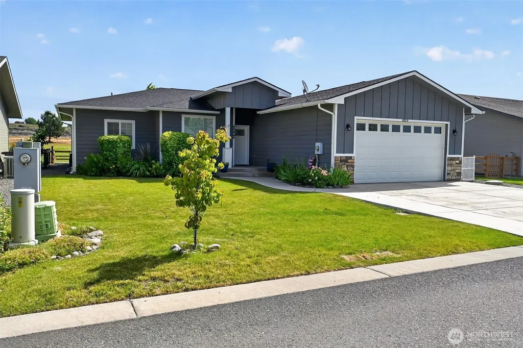 8019 Vialago Parkway Zillah WA 98953