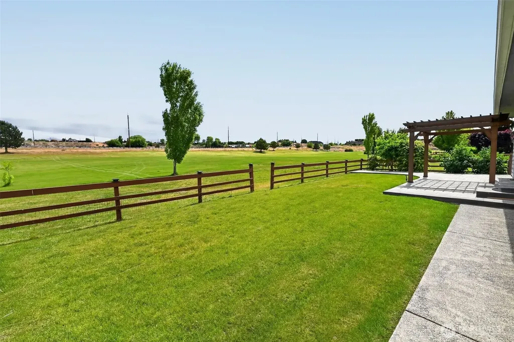8019 Vialago Parkway Zillah WA 98953
