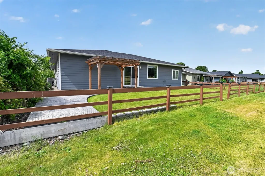 8019 Vialago Parkway Zillah WA 98953