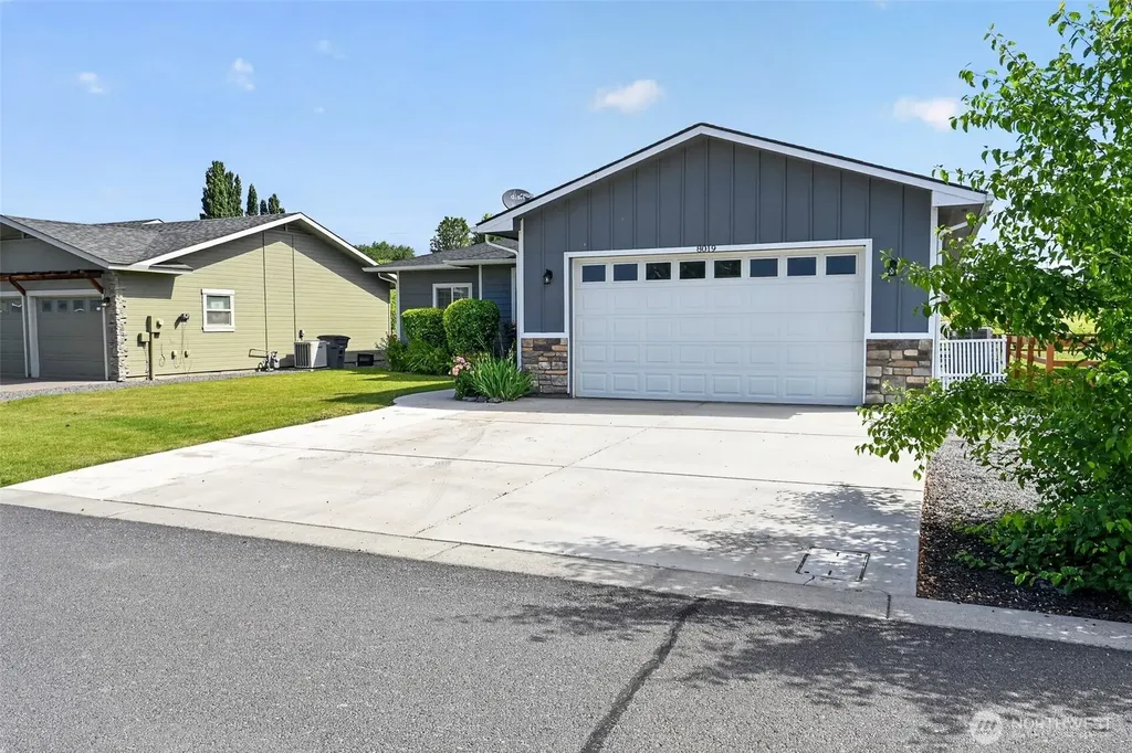 8019 Vialago Parkway Zillah WA 98953