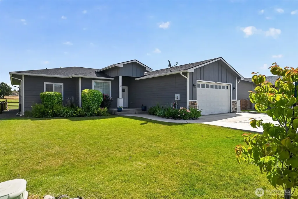 8019 Vialago Parkway Zillah WA 98953