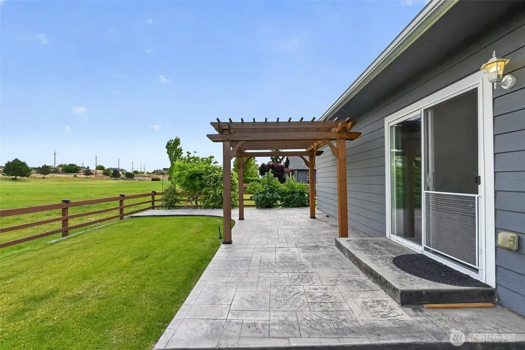 8019 Vialago Parkway Zillah WA 98953