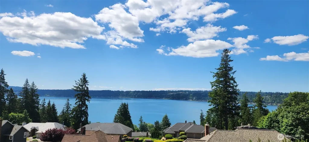 535 208th Avenue NE Sammamish WA 98075