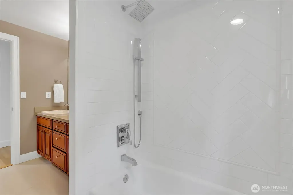 535 208th Avenue NE Sammamish WA 98075