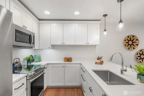 275 W Roy Street Seattle WA 98119