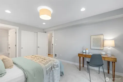 275 W Roy Street Seattle WA 98119