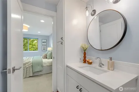 275 W Roy Street Seattle WA 98119