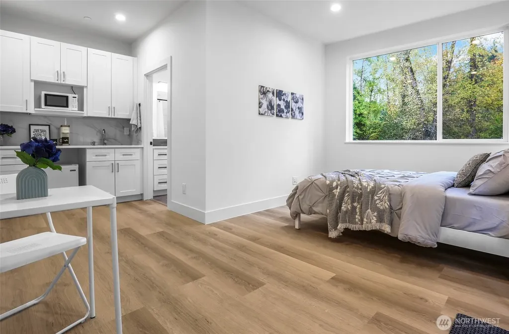 10628 E Riverside Drive Bothell WA 98011