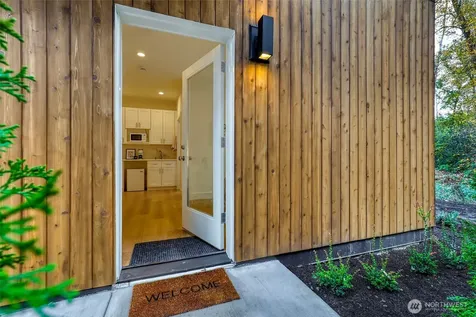 10628 E Riverside Drive Bothell WA 98011