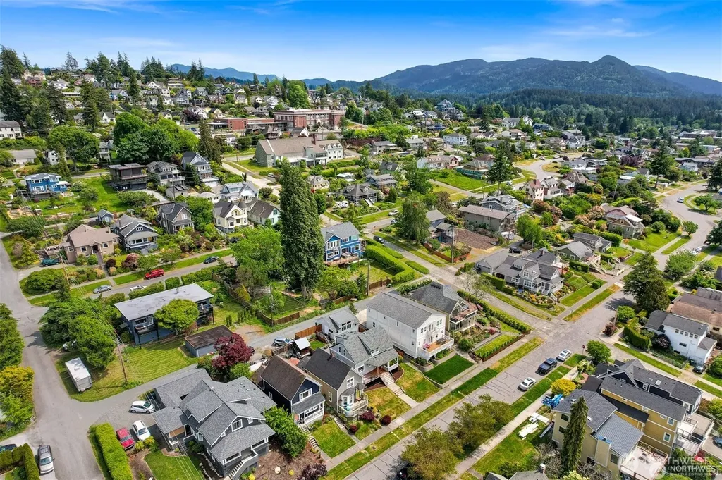 809 12th Street Bellingham WA 98225