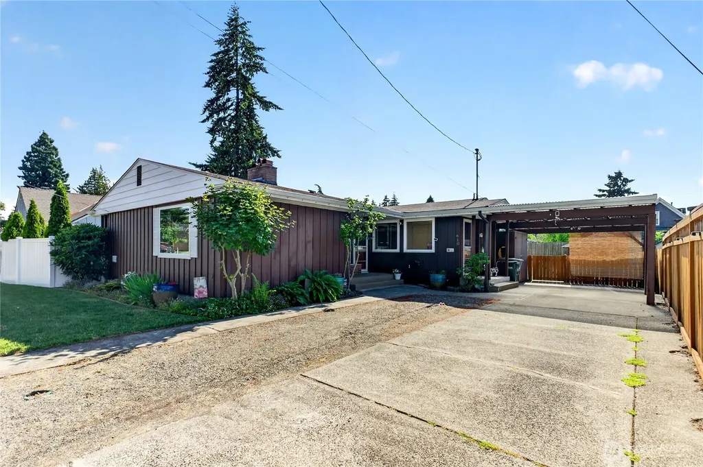 610 4th Street NE Puyallup WA 98372