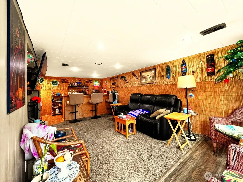 610 4th Street NE Puyallup WA 98372