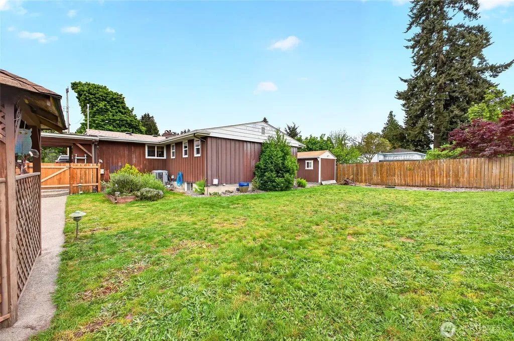 610 4th Street NE Puyallup WA 98372