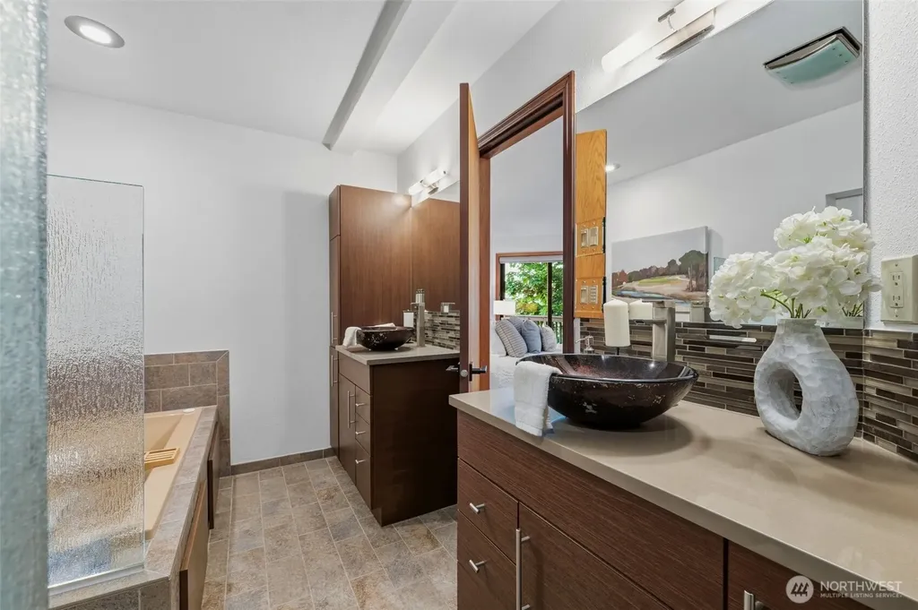 11318 Vipond Drive NW Gig Harbor WA 98329