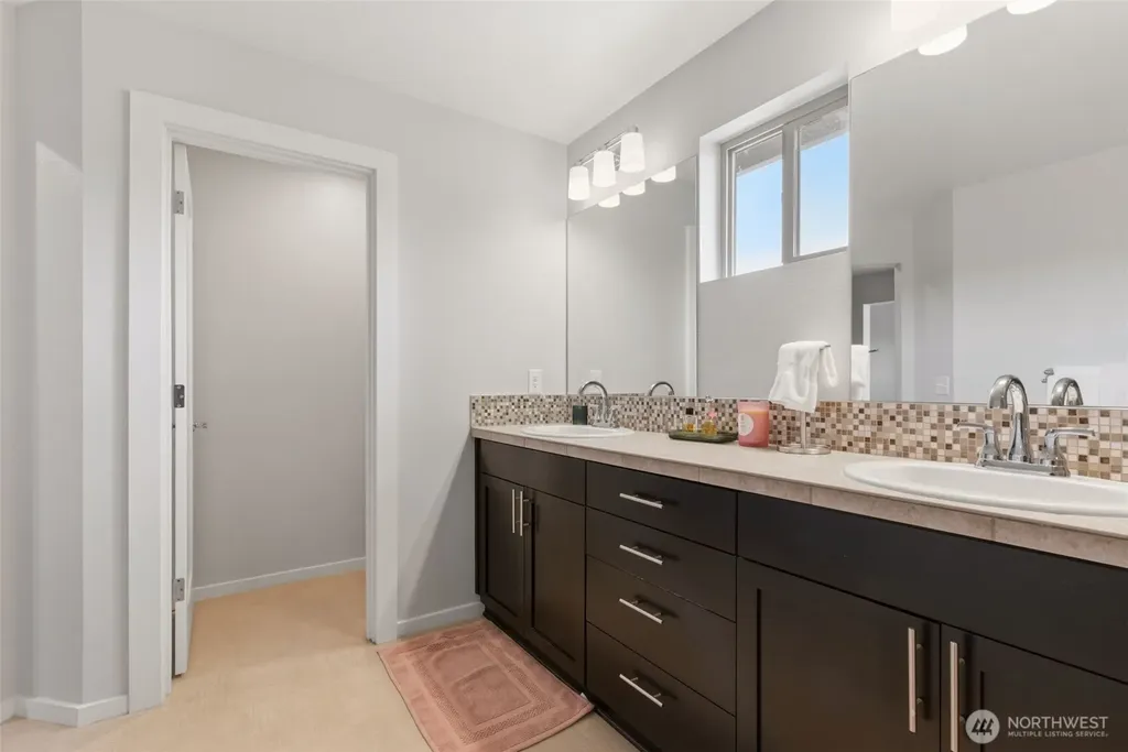16031 SE 252nd Place Covington WA 98042