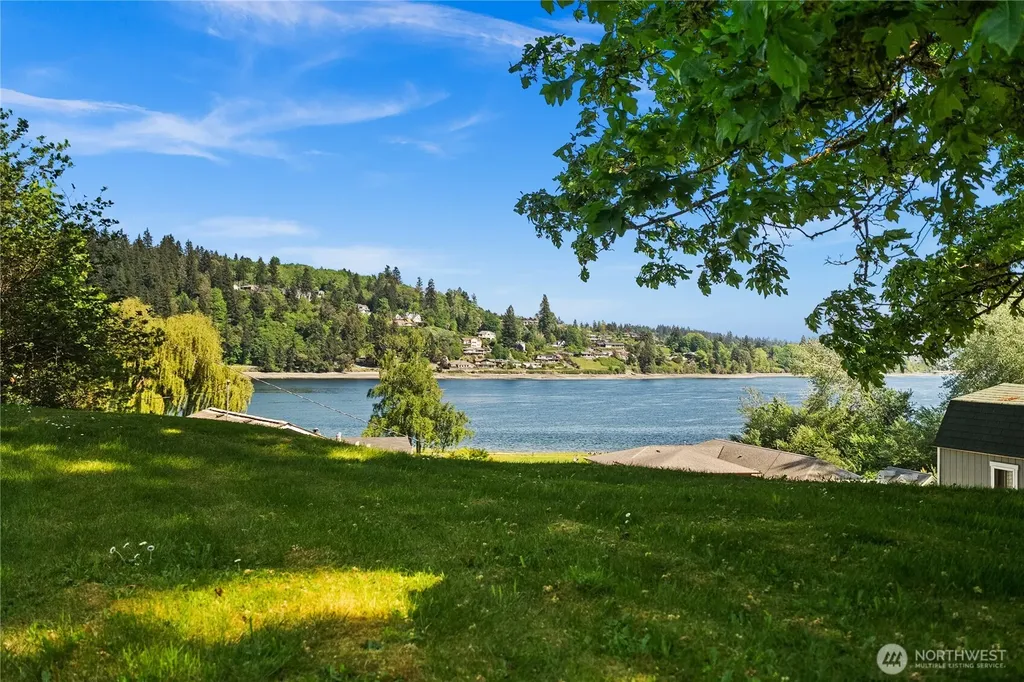 1168 NW Sunlit Lane Bremerton WA 98312