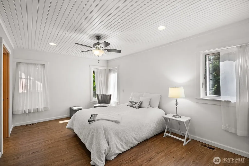 1168 NW Sunlit Lane Bremerton WA 98312