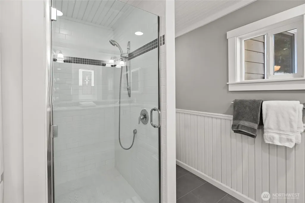 1168 NW Sunlit Lane Bremerton WA 98312