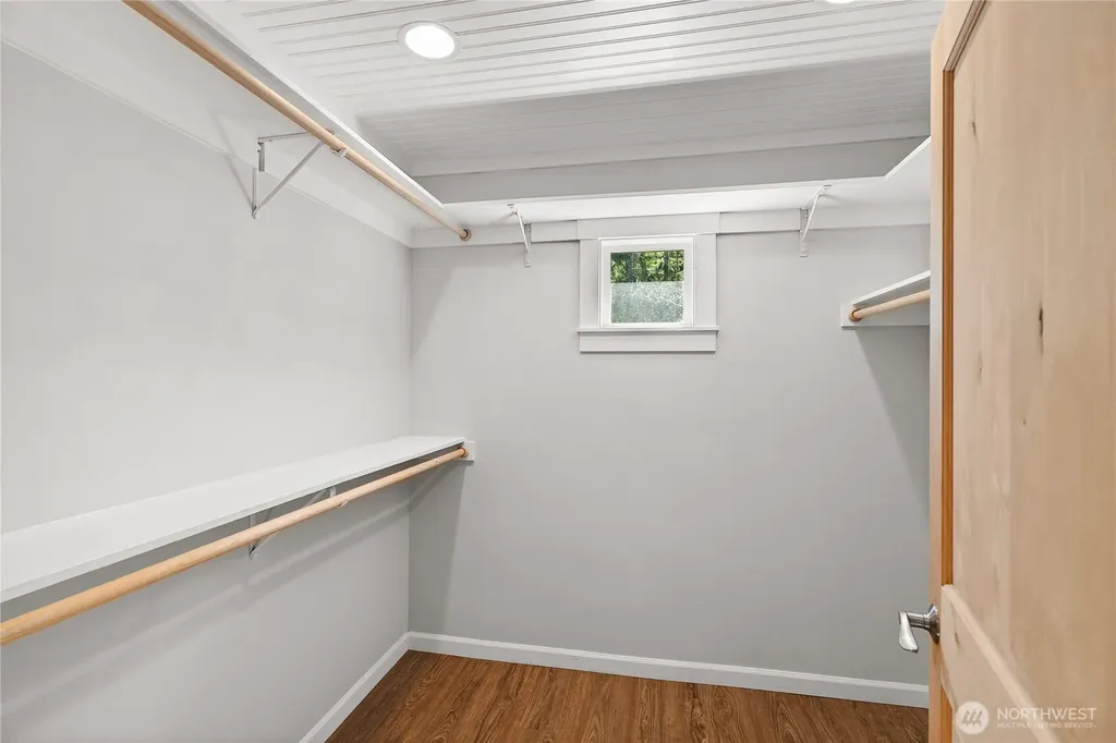 1168 NW Sunlit Lane Bremerton WA 98312