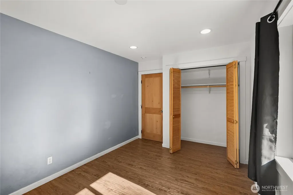 1168 NW Sunlit Lane Bremerton WA 98312