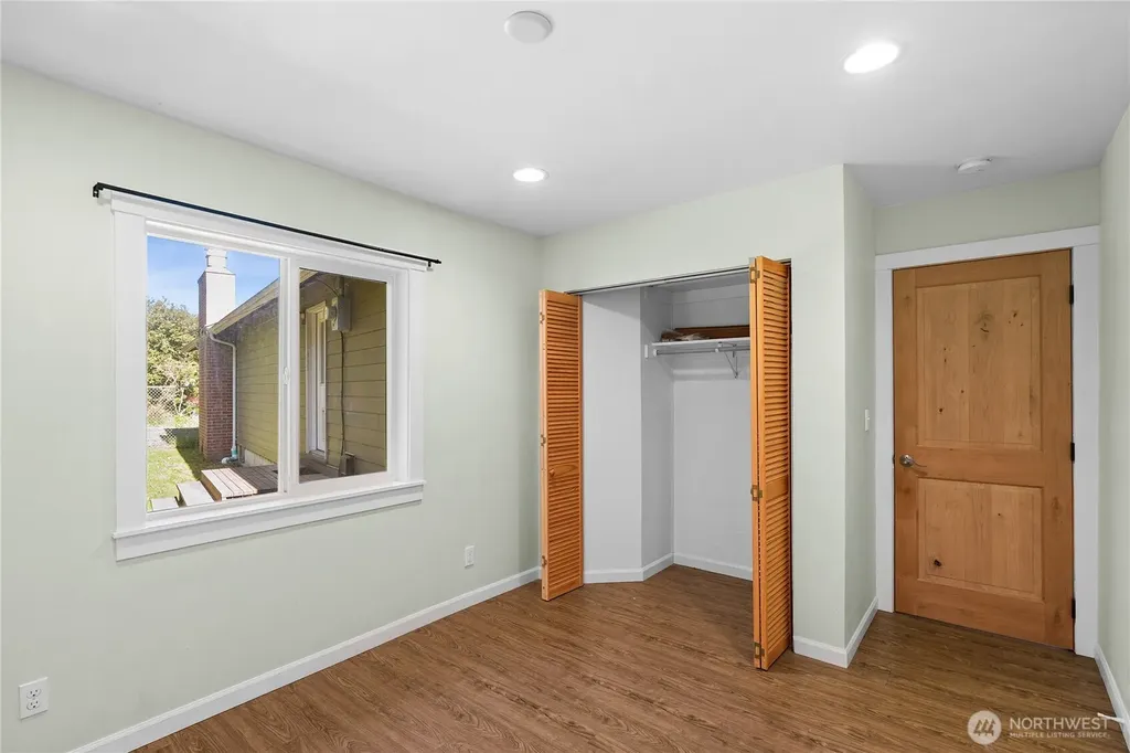 1168 NW Sunlit Lane Bremerton WA 98312