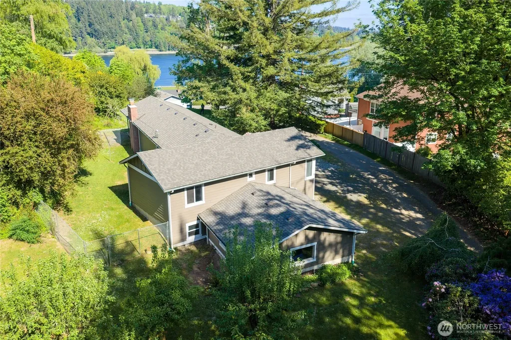 1168 NW Sunlit Lane Bremerton WA 98312