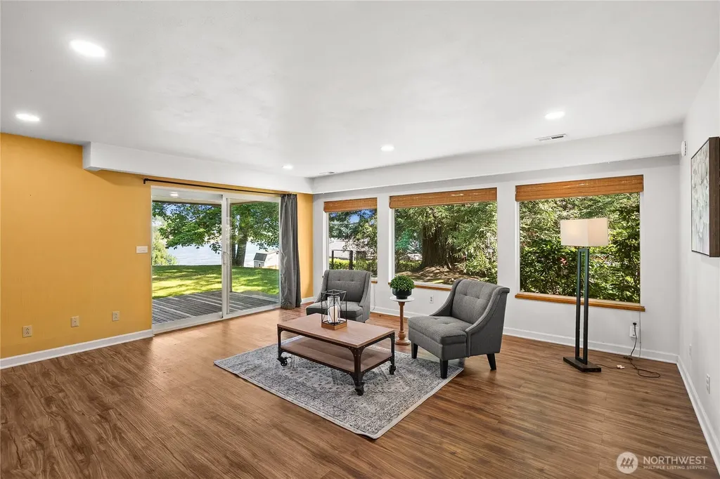 1168 NW Sunlit Lane Bremerton WA 98312