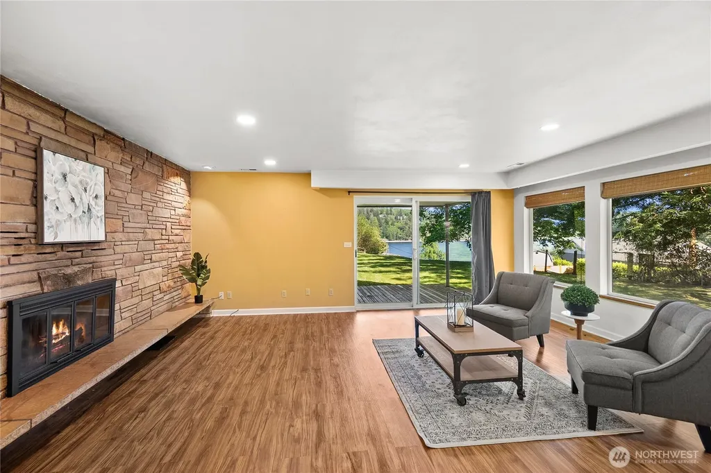 1168 NW Sunlit Lane Bremerton WA 98312