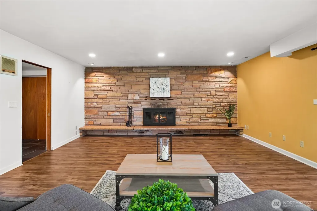 1168 NW Sunlit Lane Bremerton WA 98312