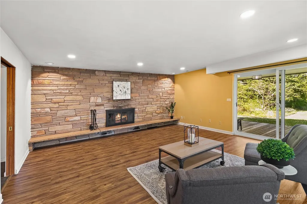 1168 NW Sunlit Lane Bremerton WA 98312